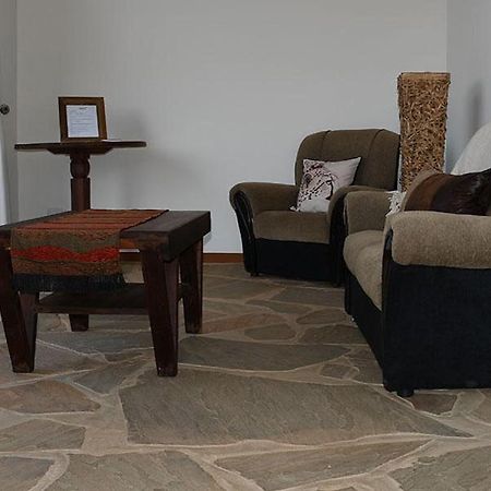 Cheetah View Lodge Otjiwarongo Esterno foto