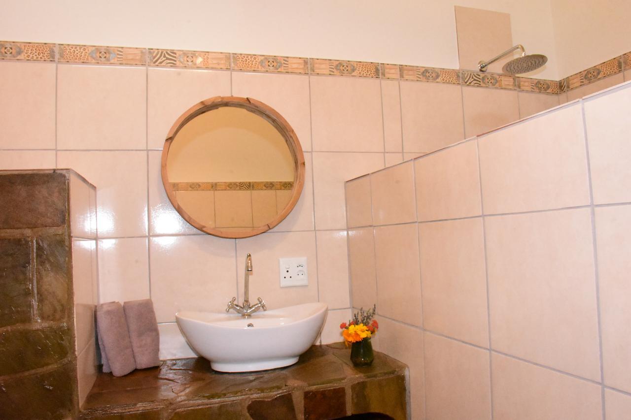 Cheetah View Lodge Otjiwarongo Esterno foto